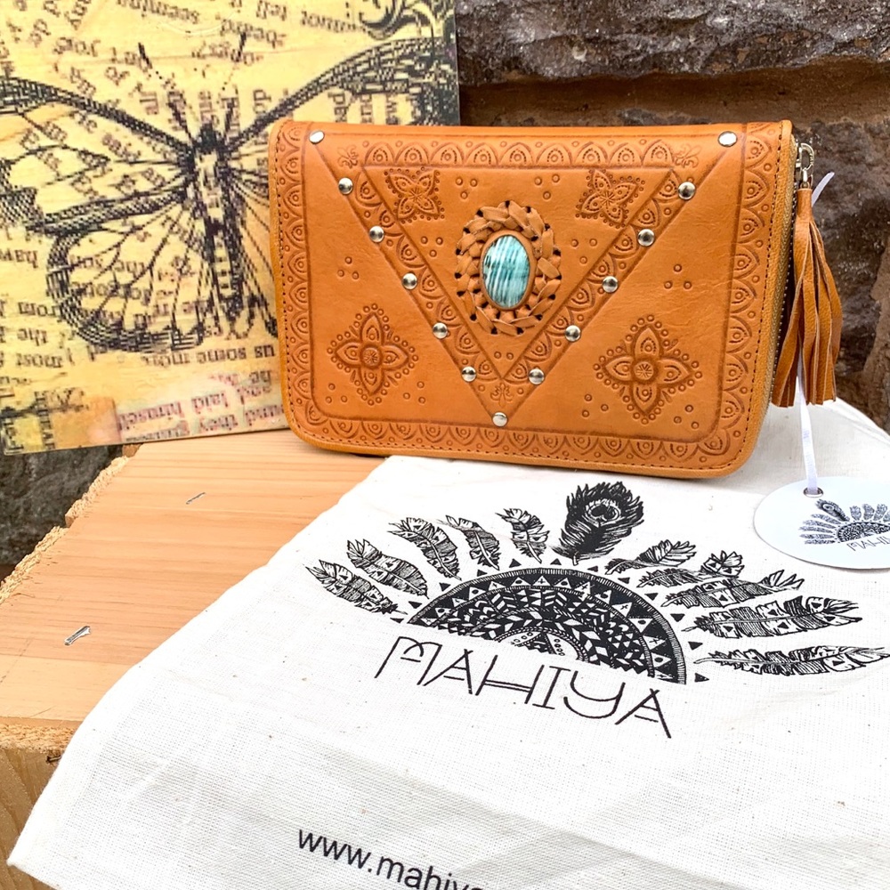 🎉HP🎉 MAHIYA HARPER ZIP AROUND BOHO CLUTCH WALLET